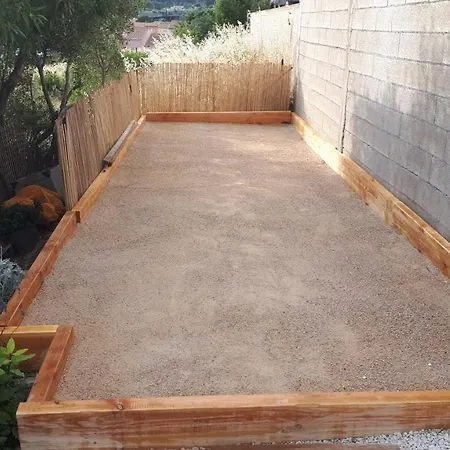 فندق مبيت وإفطار Le Petit Coin De Provence 3*